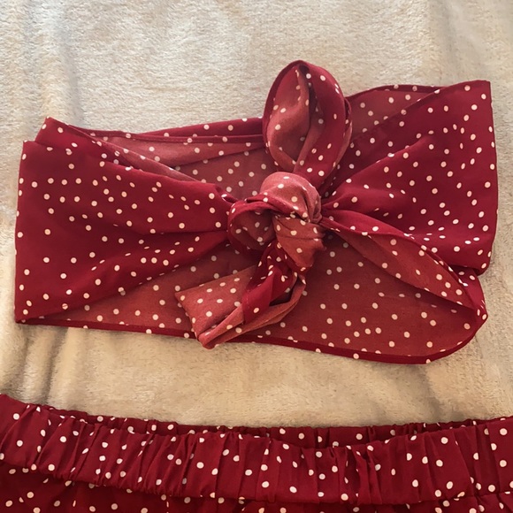 Red Set - Picture 3 of 4